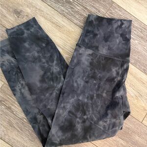 Lululemon Grey diamond dye aligns